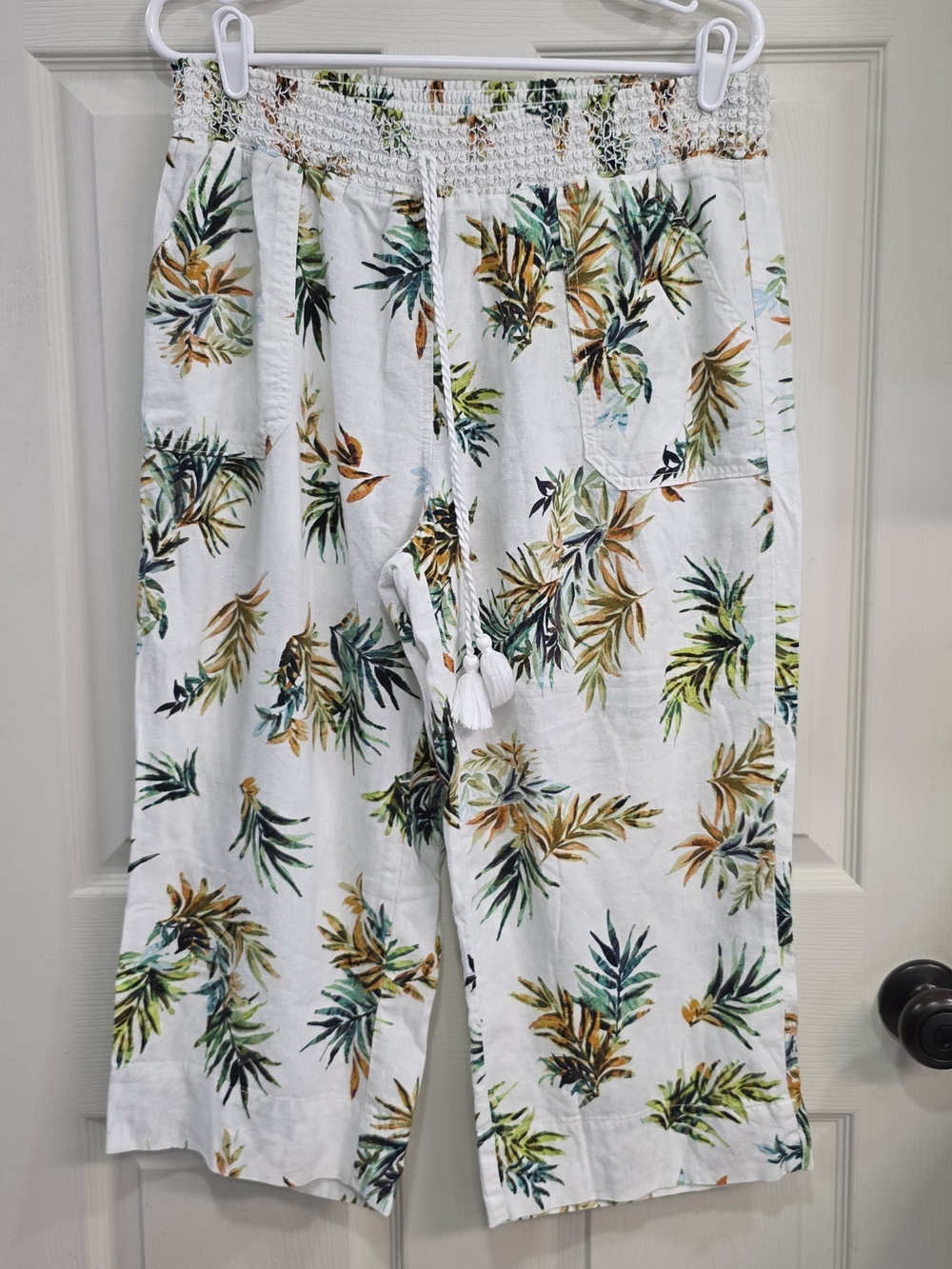 Westbound White Tropical Print Cropped Pants Linen Blend